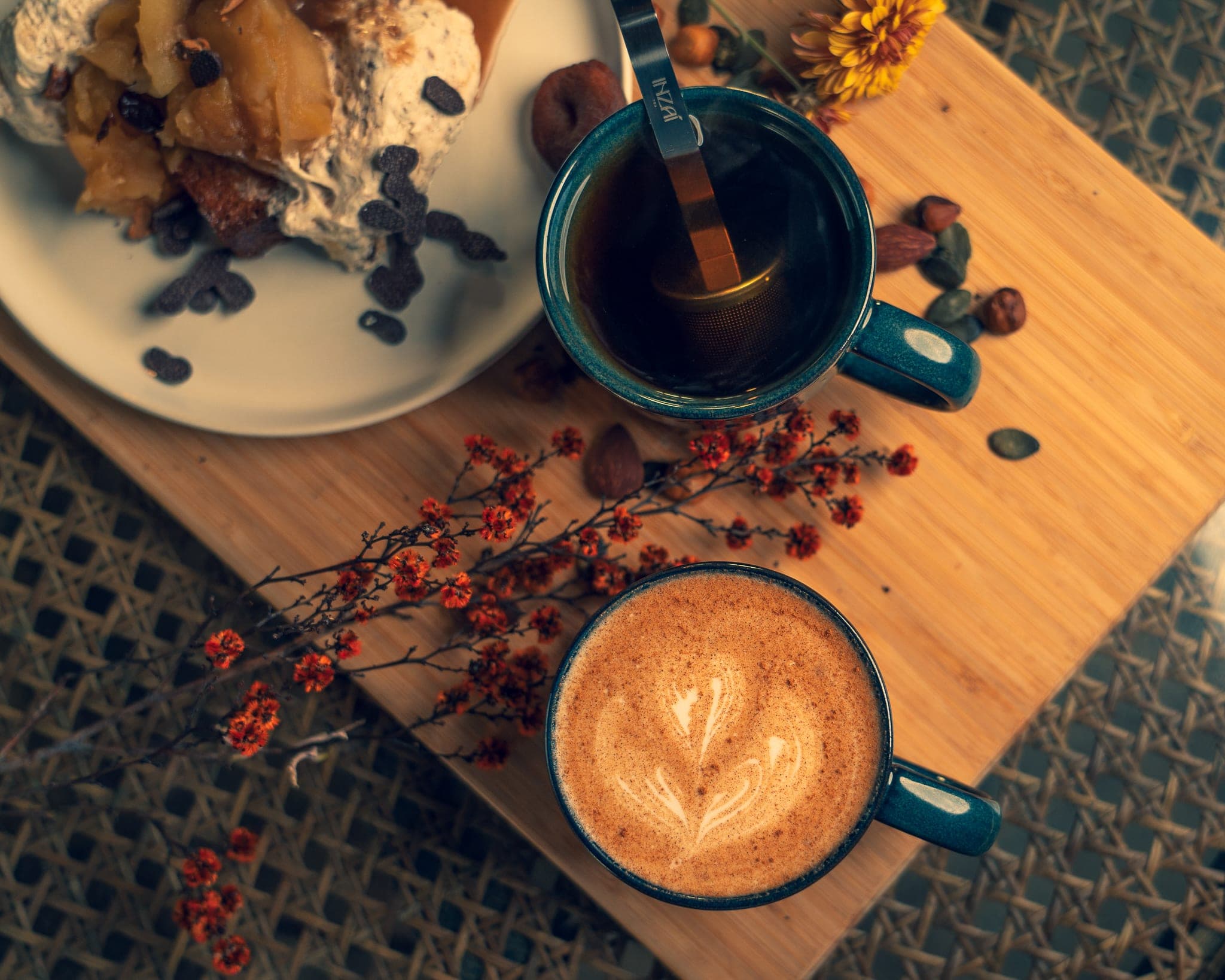 Délicieux burger et frites maison au café Kaï du WELLI chéri