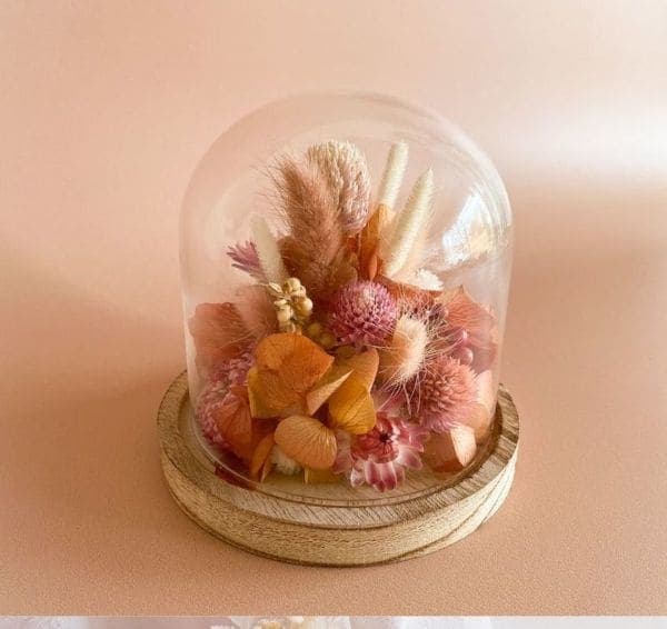 Globe de fleurs séchées